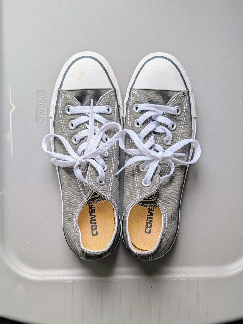 EUC Converse All Star Low Top Sneakers - Gray & White